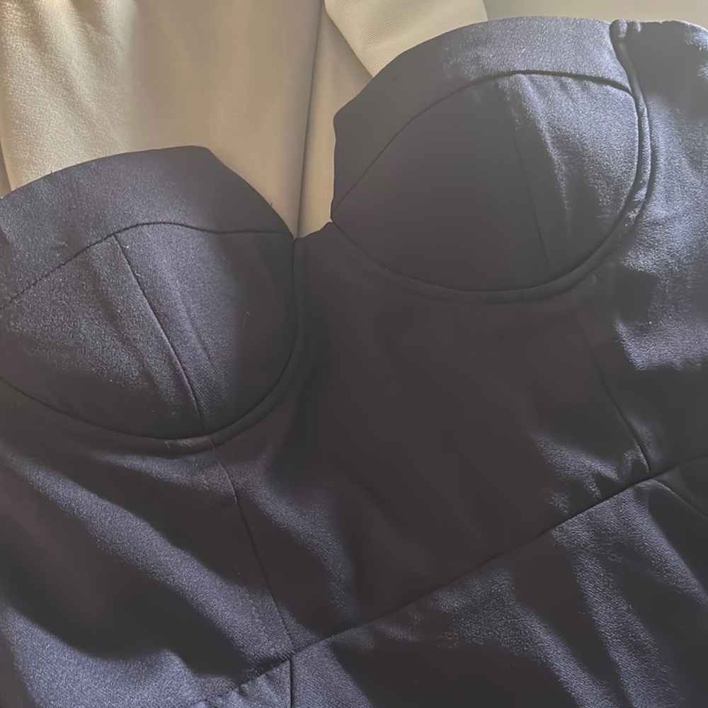 Lulu’s navy trumpet style strapless gown